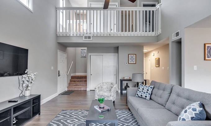 Shalimar Casa | Eagles Nest - Charming Townhome in the heart of Shalimar by RedAwning