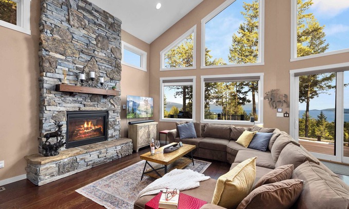 Somers Casa | Eagles Nest - Hot Tub & Lake Views