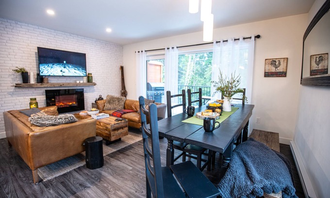 Revelstoke Casa | Eagles Nest - Townhouse with a View