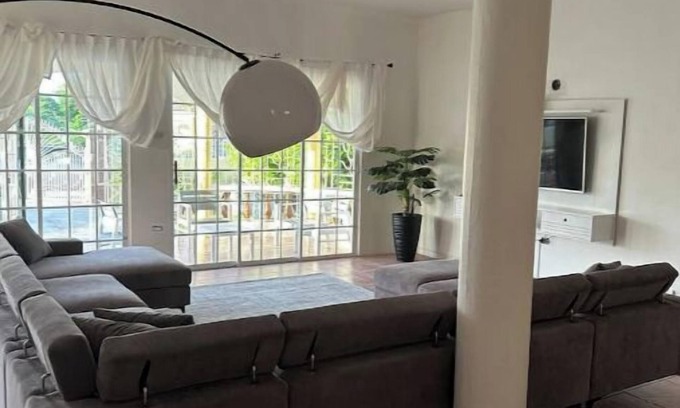 Albion Casa | "Eagles Nest Villa 4 BDRM HOUSE" AC & Tv ALL rooms