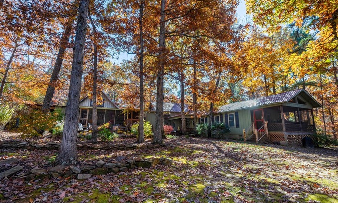 Mentone Cabina | Eagles + Owl's-TWO cabins on the lake-sleeps 16