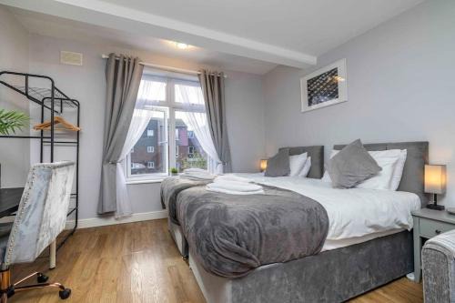 Cleveland Apartamento | Ealing Manor - 6 beds 3 sofa beds sleeps 9 ppl