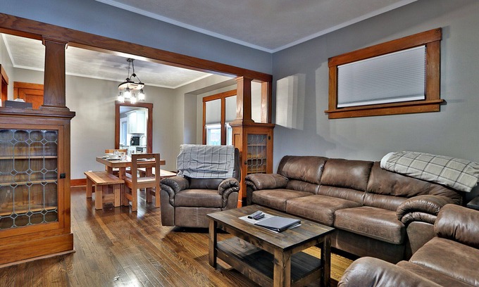 Southeast Omaha Casa | Early 1900s -The Bancroft Belle - Walking Distance to Zoo /CWS Fans