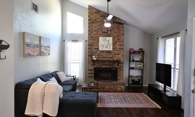 West Arlington Casa | Early Checkin/free breakfast/AT&T Cowboys/pets ok