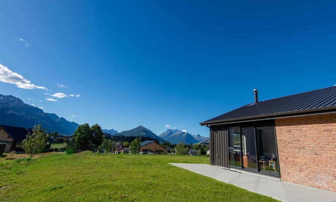 Glenorchy Casa | Earnslaw View, new build 3 bedroom holiday home