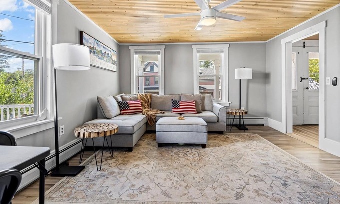 Meredith Casa | Easiest location! Rent a Boat, Attend a Wedding! 2600sqft on Main St Meredith