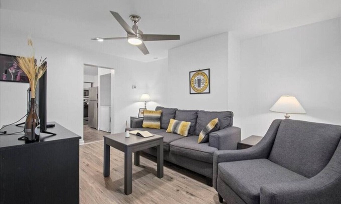 East Allegheny Apartamento | East Allegheny Apartment | Driveway Parking!