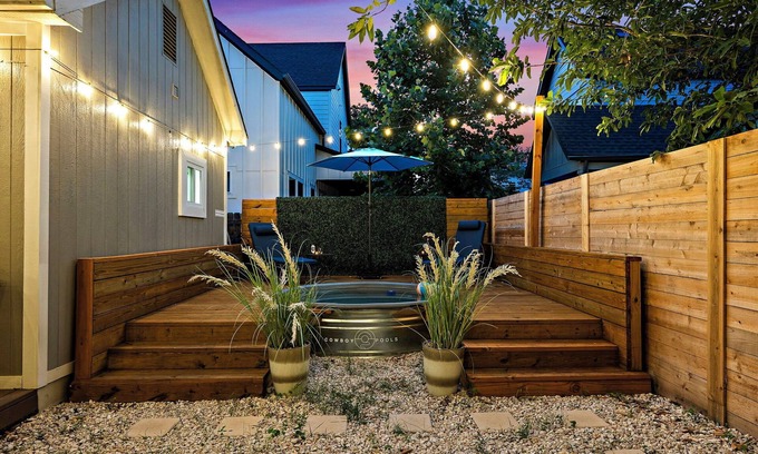 Chestnut Casa | East ATX Bungalow 3 BR/3BA Cowboy Pool, Fire Pit and Grill