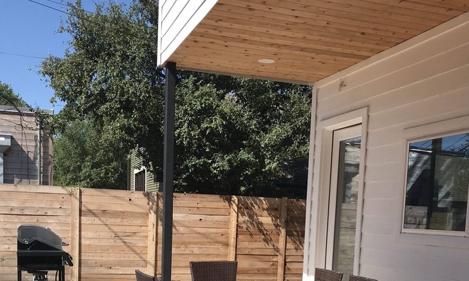 Rosewood Casa | East Austin House w/ Corn Hole, BBQ, Enclosed Yard (Pet/Family Friendly)
