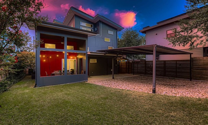 Blackshear-Prospect Hill Casa | East Austin Modern | Rooftop Deck | Walk to Bars