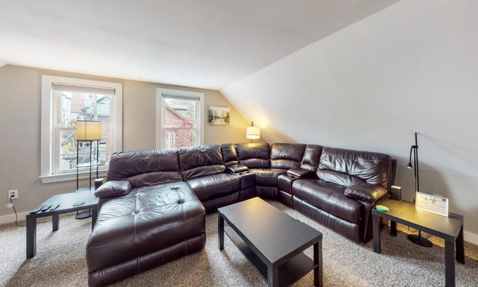 East End Casa | East End Annex
