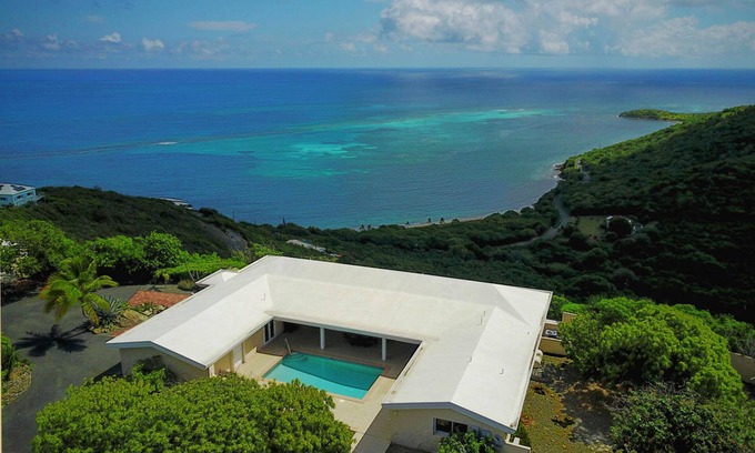 Grapetree Casa | East End Overlook, 3 acres Ridgetop Estate con vistas de doble de la costa