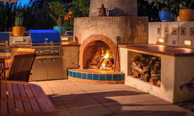 Ojai Casa | East End Pixie Orchard Getaway
