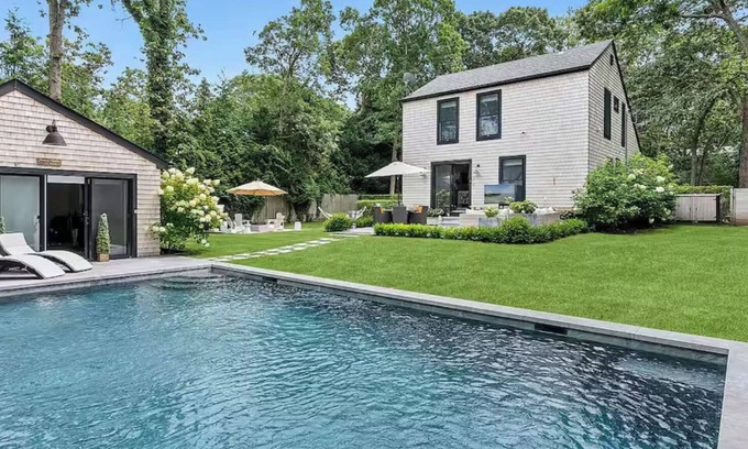 Clearwater Beach Casa | East Hampton Hideaway w/Automatic Pool Cover