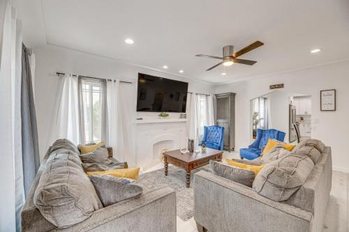 East Los Angeles Apartamento | East Los Angeles Retreat about 2 Mi to Citadel Outlets