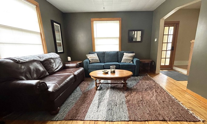 Ironwood Casa | East Midland Manor - Close to trails and skiing!