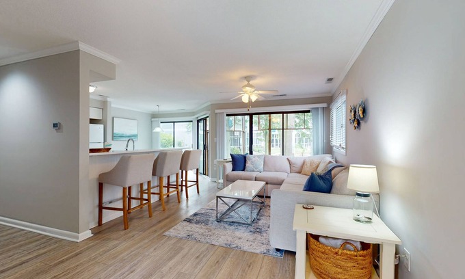 Fenwick Island Condominio | East of Sun condo with water-view, on-site pool & tennis - near beach