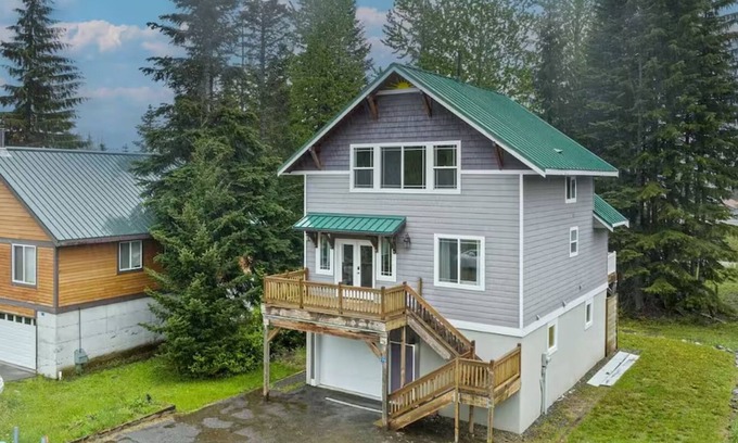 Hyak Cabina | East Peak Hideout -ski in/ski out + games room
