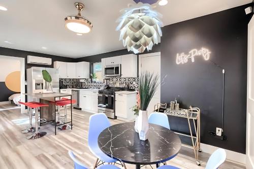 East Cesar Chavez Casa | East Side 3BR Masterpiece Home