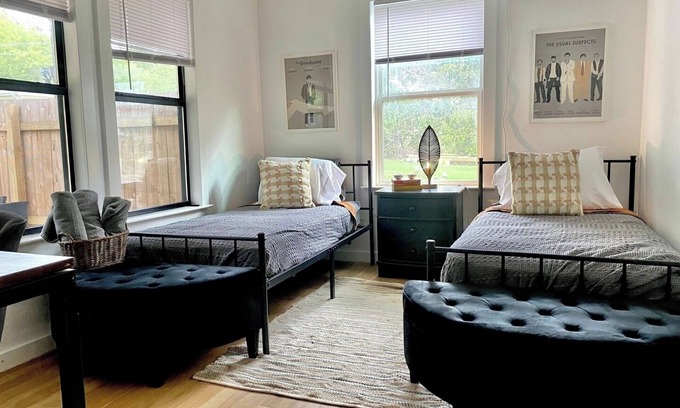 East MLK Casa | East Side Hideaway. Fun Spring Stay