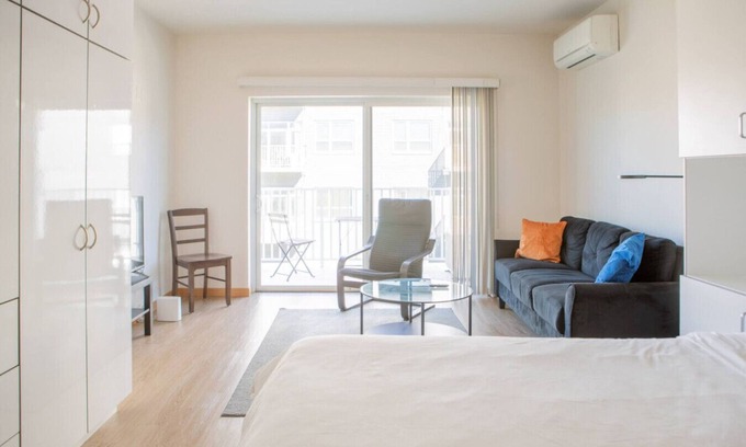 Brewers Hill Apartamento | East Side Studio Apt - Near Brady St and Fiserv with Balcony