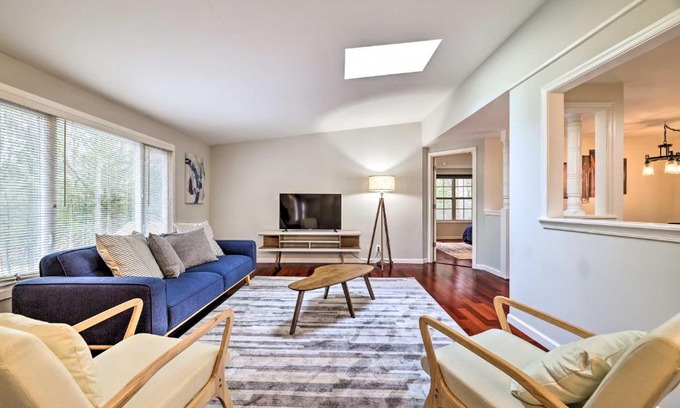East Stroudsburg Casa | East Stroudsburg House with Hot Tub and Pool!