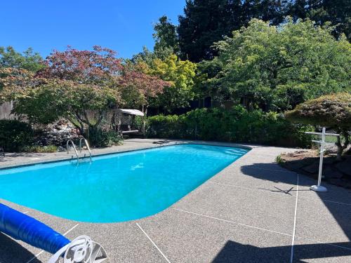 Monitor Casa | East Wenatchee Oasis 4BR, Pool, Hot Tub, Loop Trail