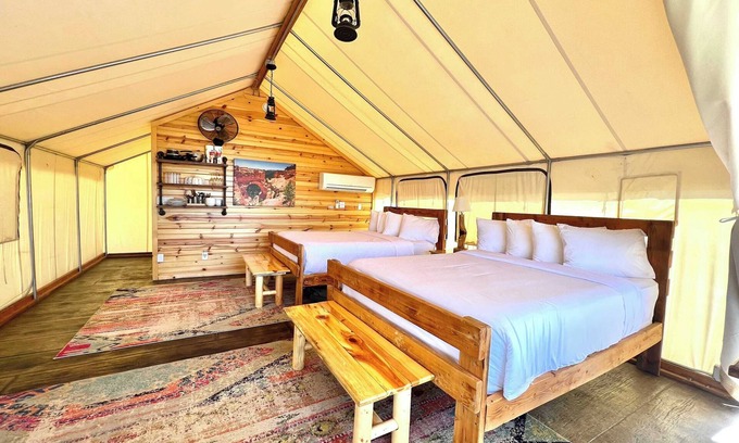 Orderville Alquiler De RV | Tienda Glamping # 9 en East Zion Resort (Dos camas Queen)