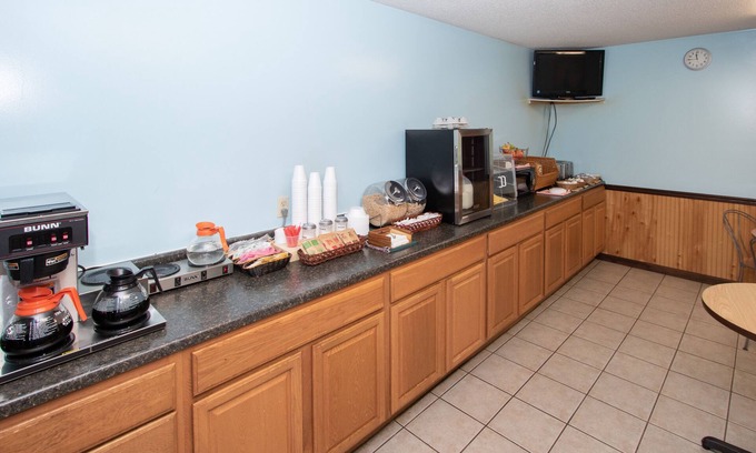 Witmer Hotel | Eastbrook Inn