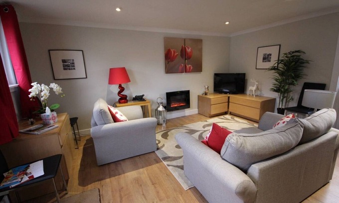 Nairn Casa | Easter Arr Courtyard Apartment, Lethen, Nairn