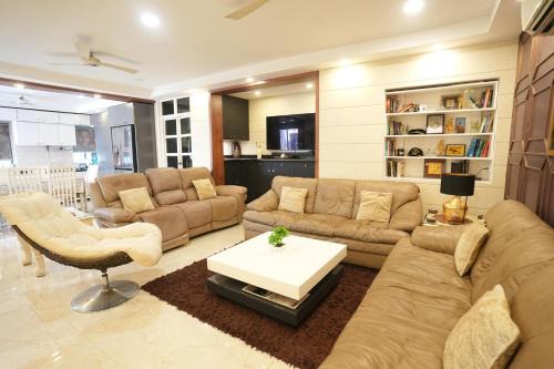 Behala Apartamento | Eastern Elegance by JadeCaps3BHKAlipore