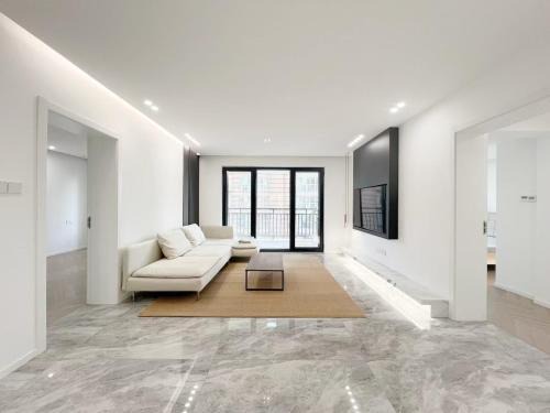 Jing'an Apartamento | Eastern Hub - Jing'an Temple Branch Art Spacious 3-Bedroom, Sunny House with 2 Balconies