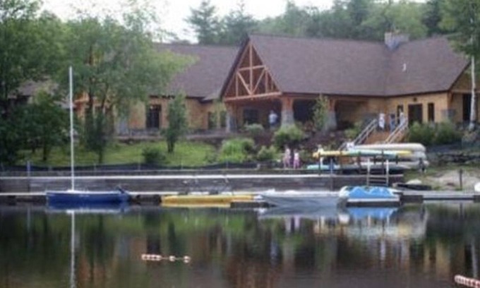 Grantham Casa | Eastman Home Sleeps 18 on Golf Course, Beach Access in Ski Country