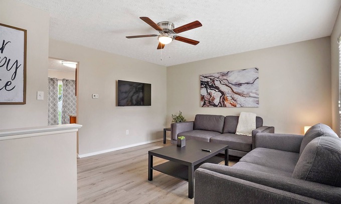 Gahanna Casa | EASTON TOWNE CENTER 4 bed, 2 full bath home w/ big yard