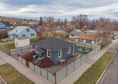 Livingston Casa | Eastside Bungalow