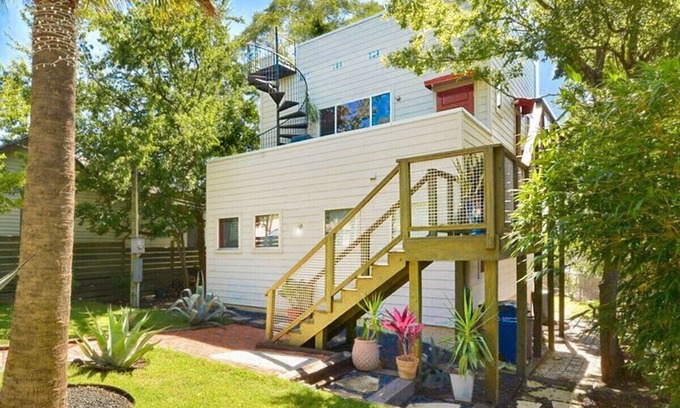 Blackshear-Prospect Hill Casa | Eastside SXSW Skyline Stunner