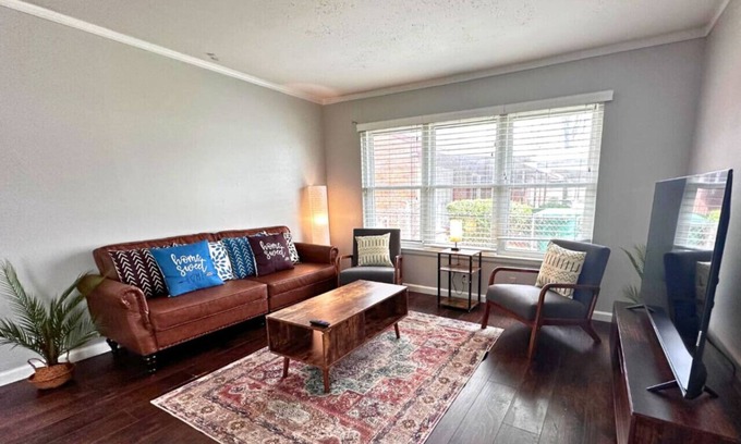 North Shore Casa | Eastside Gem | Cozy, Clean & Close to Everything