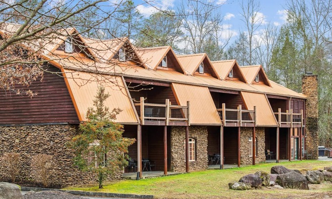 White Oak Lodge Condominio | Easy Access, First Floor Beautiful Condo