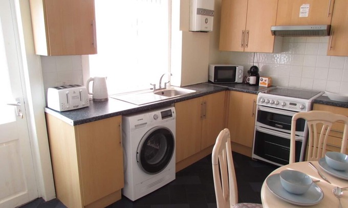 Failsworth Casa | Easy access from this centrally located place 2.5 miles from center Manchester
