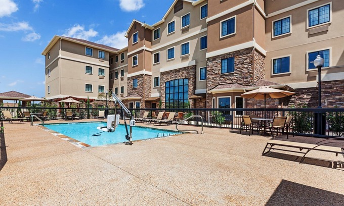 Fossil Creek Apartamento | Fácil acceso al centro de convenciones | Piscina al aire libre + desayuno gratis