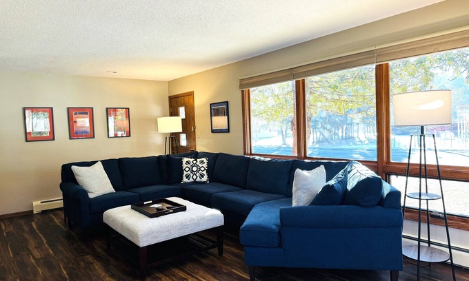 Cable Casa | Easy access to ski and bike trails. Walk to Cable restaurants & shops.