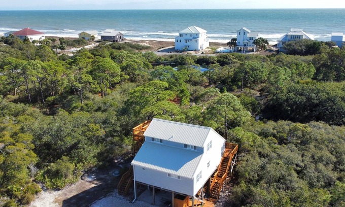 Plantation Cabaña | Easy Beach Access - 2 FREE BIKE RENTALS INCLUDED WITH YOUR STAY! PET FRIENDLY