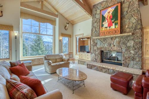 Three Peaks Casa | Easy Bend Elegance