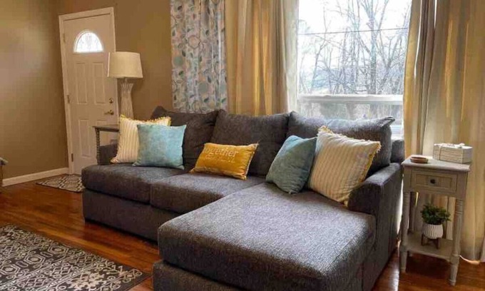 Rockwood Casa | EASY Checkout, Safe, Comfy 3 bd w/KING Pets OK
