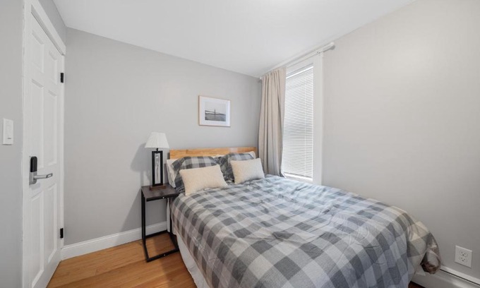 Columbus Park - Andrew Square Apartamento | Easy Commute South Boston 4BR 1BH Apt