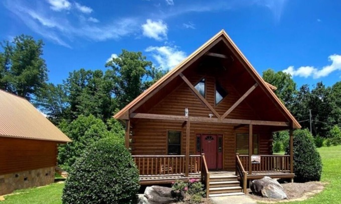 White Oak Lodge Cabina | Easy Drive Resort Cabin w/ Hot Tub, Mtn View, and Resort Pool Near National Park