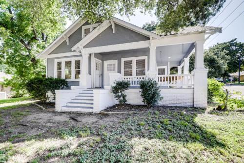 Brenham Casa | Easy Dtwn Access Restored 1930s Brenham Retreat