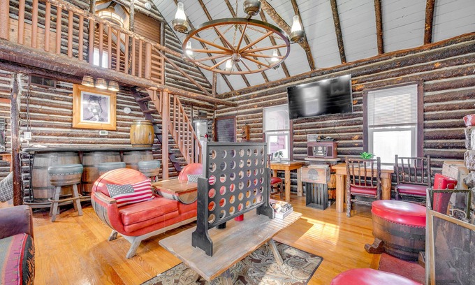 Blakeslee Casa | Easy Interstate Access: Original Poconos Log Cabin