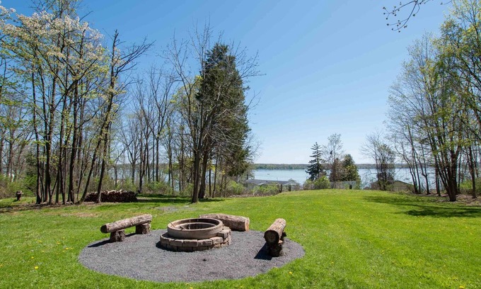 Seneca Falls Casa | Easy Street Getaway: Wine Trail Cabin Retreat - 1/4 Mile from Cayuga Lake
