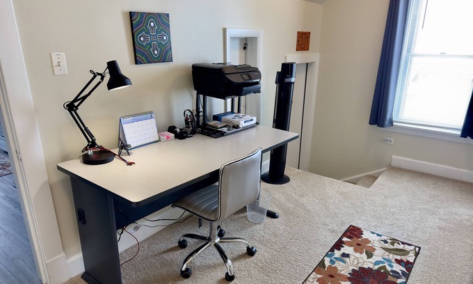 McHenry Apartamento | Easy walk to downtown McHenry @ the heart of the Fox Rive